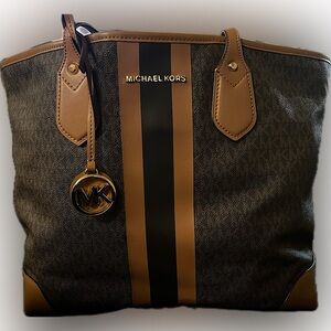 MICHAEL KORS JET SET TOTE WITH STRIPE plus WALLET POUCH